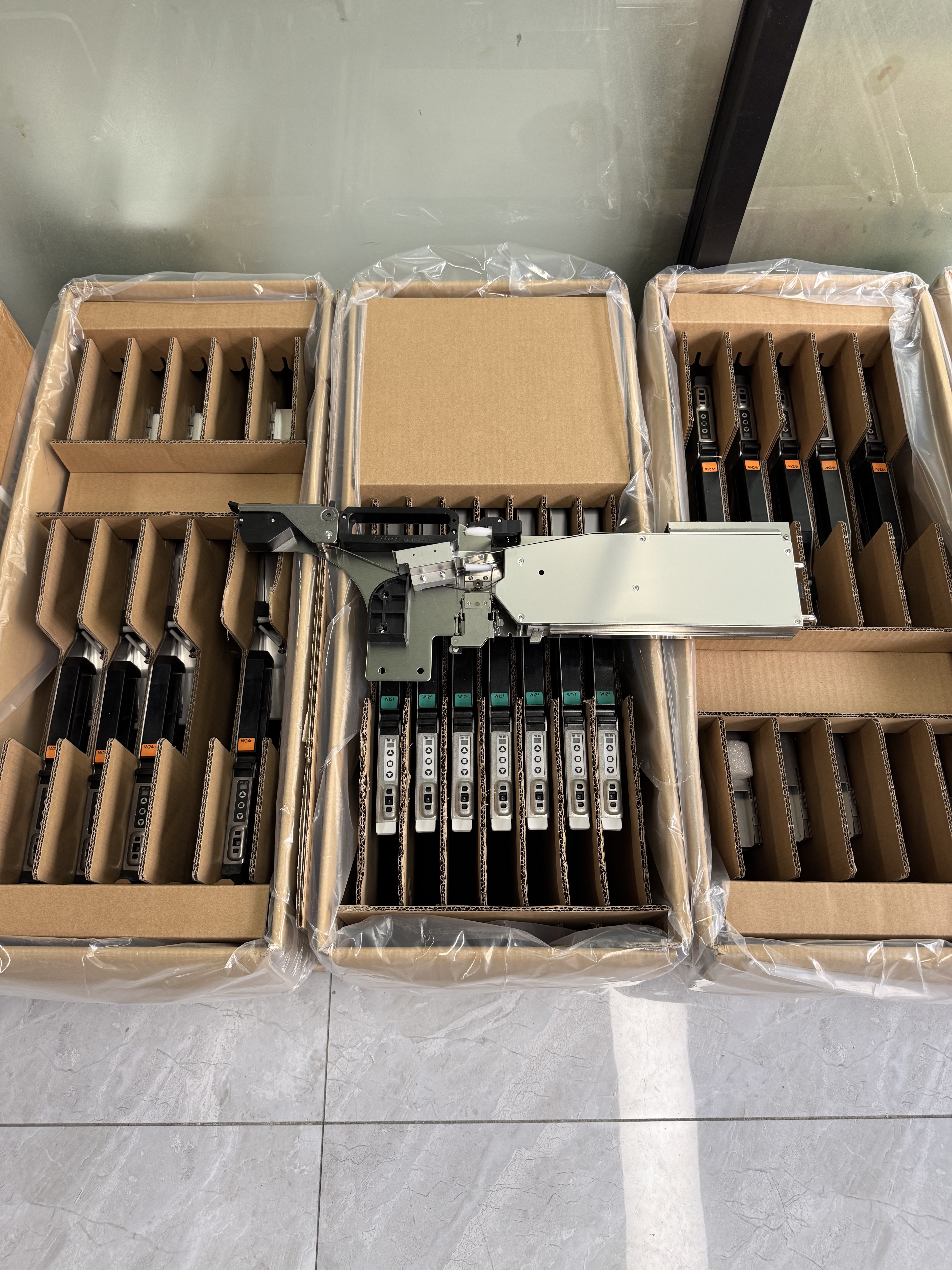 Últimos blogs da empresa sobre Como os alimentadores SMT aumentam a velocidade e a precisão da produção?